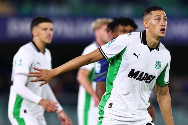 Jay Idzes Tampil Dominan, Sassuolo Gasak Cagliari dengan skor 2–1