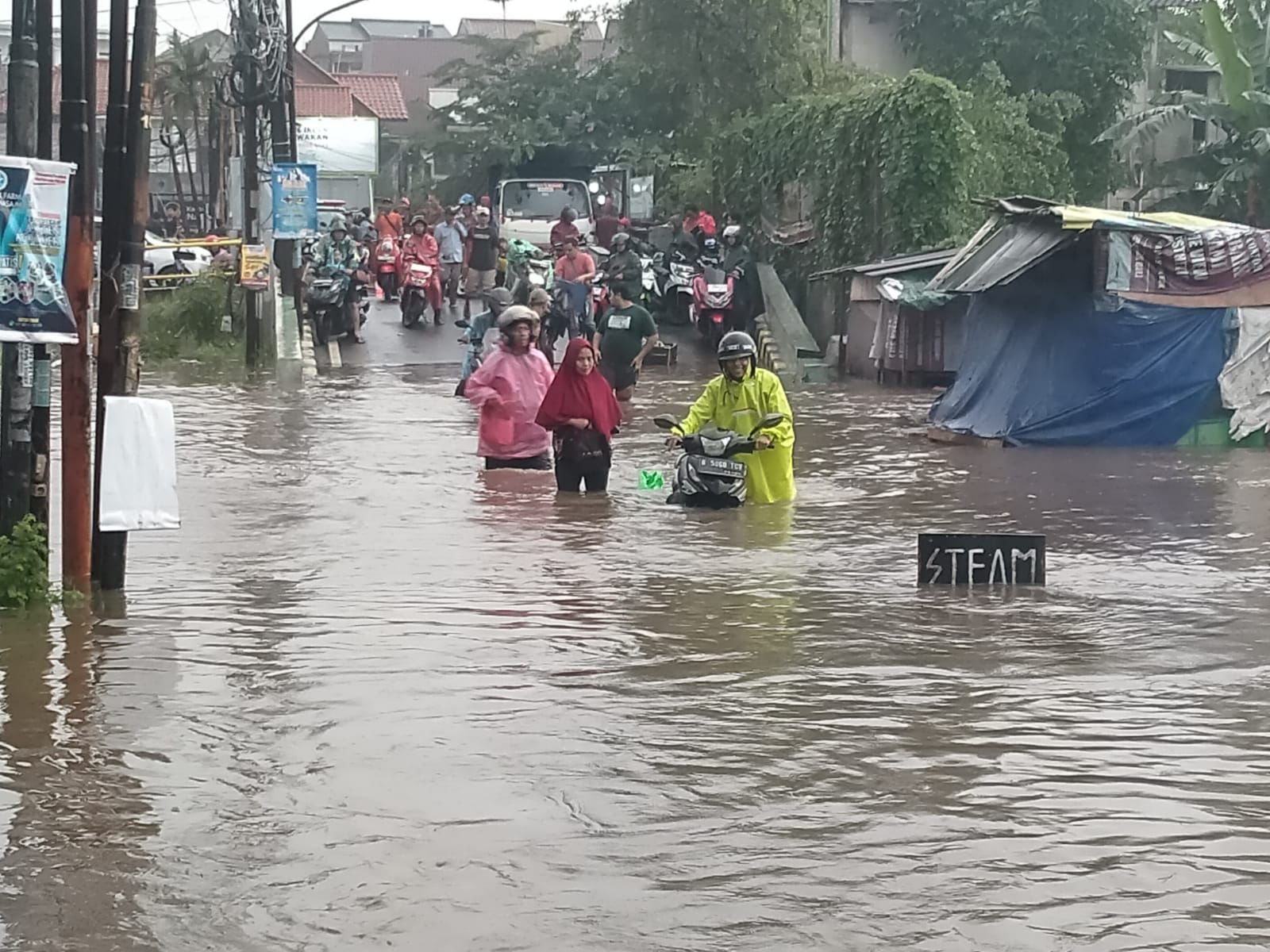 Banjir Kota Tangerang Masih Rendam Sejumlah Wilayah, 350 Warga Cipondoh Terdampak