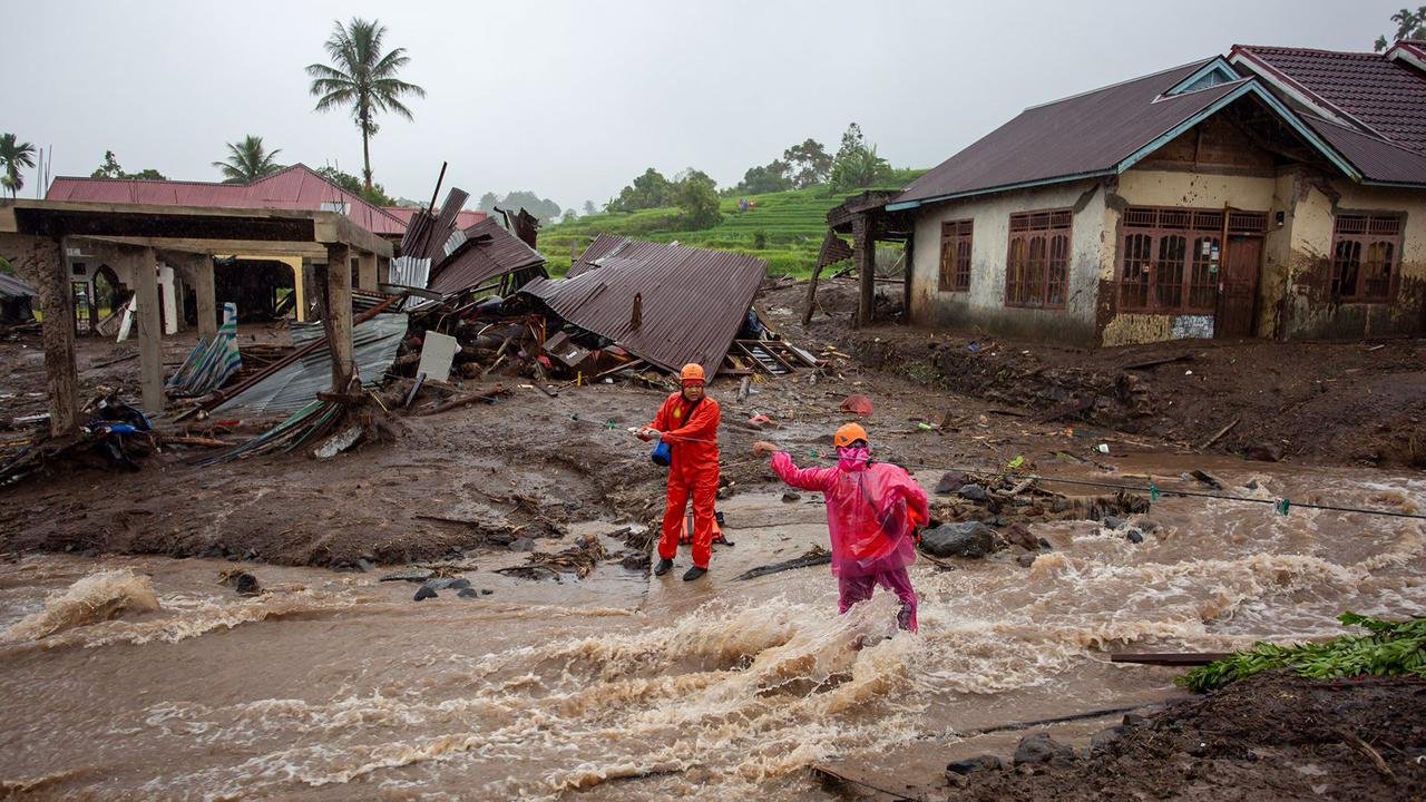 Korban Banjir dan Longsor di Aceh, Sumut, dan Sumbar Capai 442 Jiwa, BNPB Terus Lakukan Evakuasi
