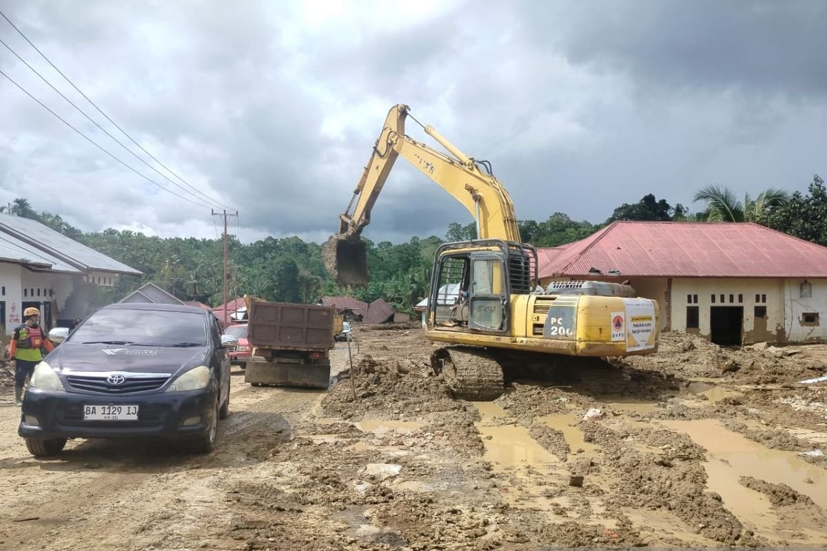 Banjir dan Longsor di Agam, BPBD Buka Akses Jalan Terisolir untuk 26 Jiwa di Pinang Balirik