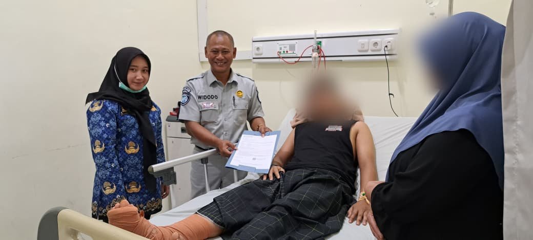 Percepatan Pelayanan Santunan, Jasa Raharja Serahkan Santunan Korban Laka Lantas di RS Karsa Husada Batu