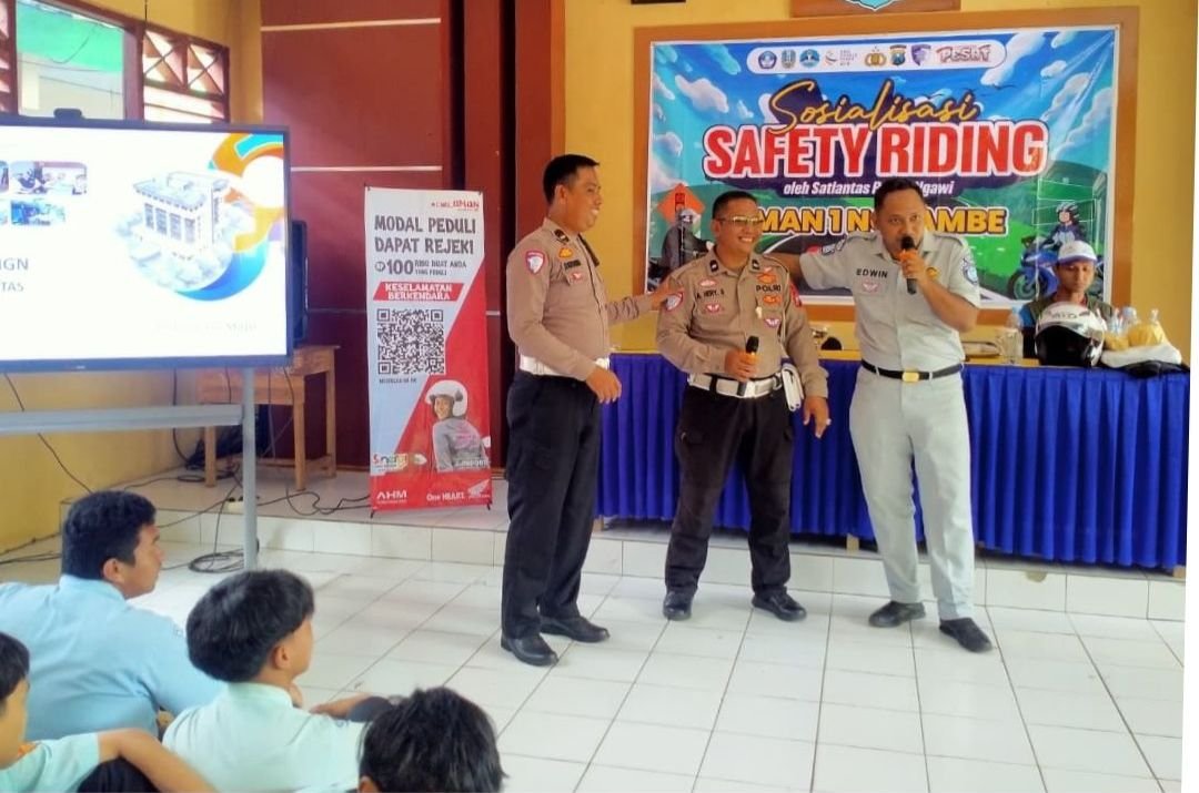Edukasi Siswa SMAN 1 Ngrambe Ngawi tentang Risiko Penggunaan Kendaraan Bermotor dan Kenalkan Manfaat Tertib Administrasi Ranmor
