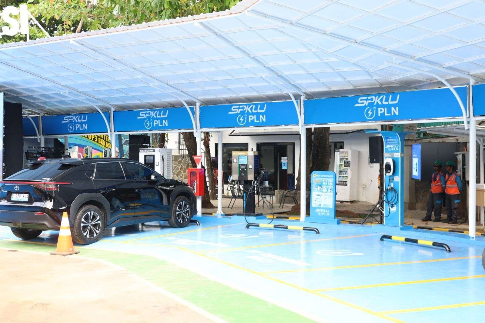 Pemkot Bekasi Perkuat Ekosistem Kendaraan Listrik, Resmikan SPKLU Center PLN