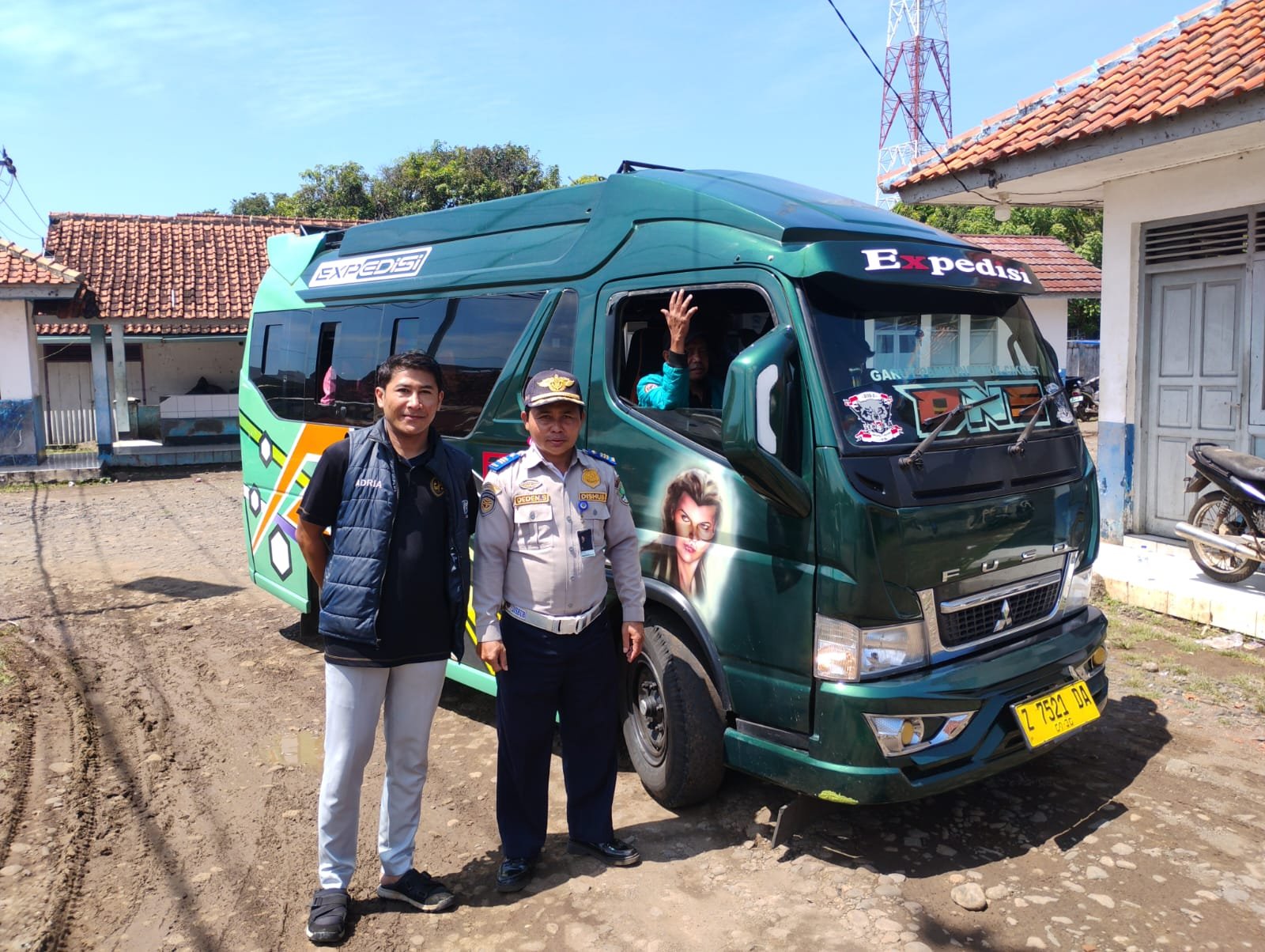 Petugas Samsat Outlet Pameungpeuk Laksanakan Kunjungan Silaturahmi dan Koordinasi dengan Pengelola Terminal Tipe B Pameungpeuk