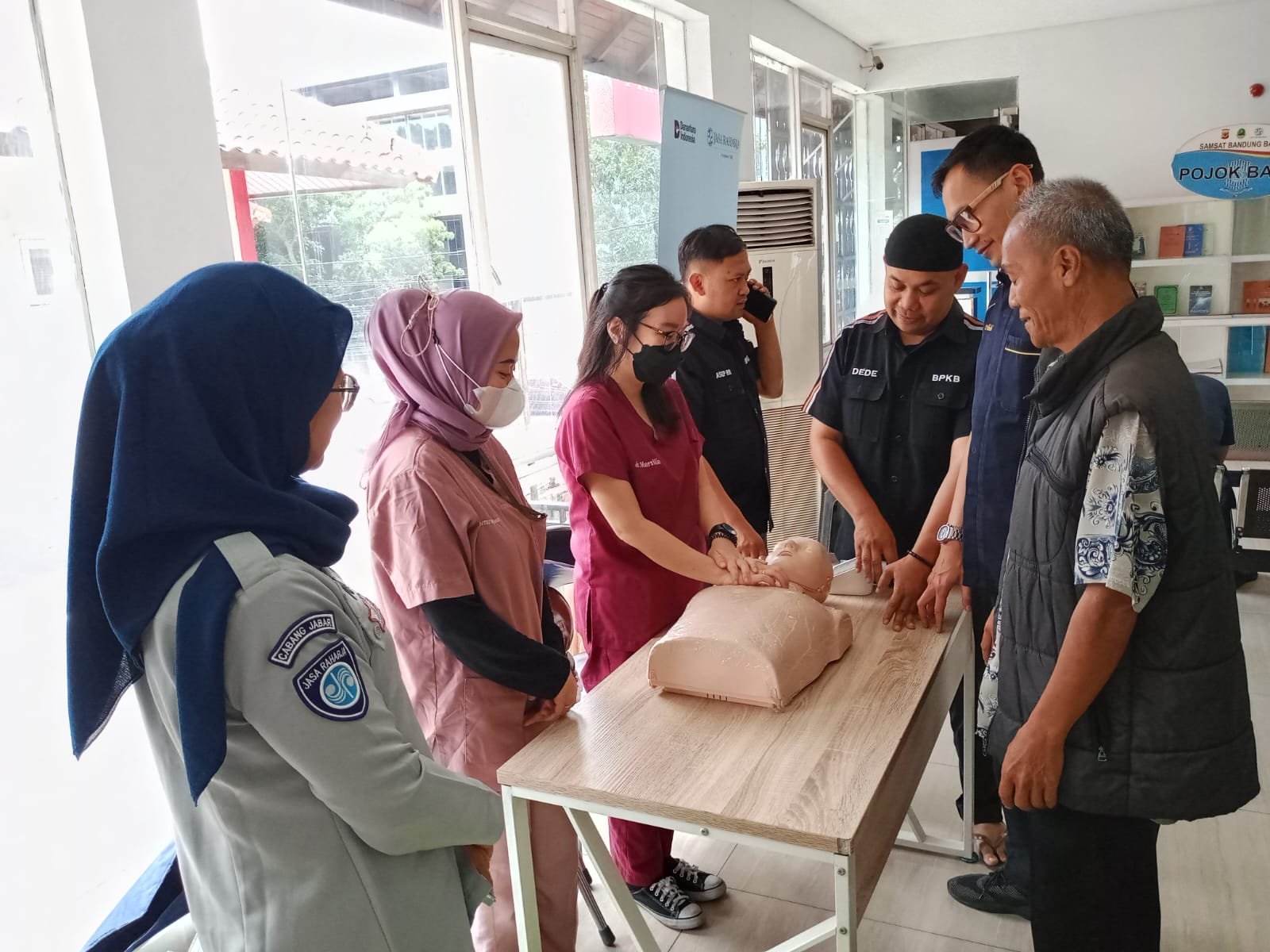  Pelaksanaan Pelatihan PPGD oleh Jasa Raharja Bandung di Kantor Samsat Padjajaran Sebagai Wujud Nyata Program Keselamatan Lalu Lintas