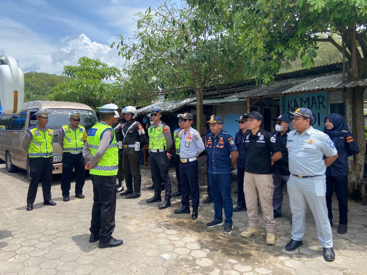 Pastikan Keselamatan Wisatawan, Lintas Instansi Periksa 14 Armada Bus di Drini dan Kukup