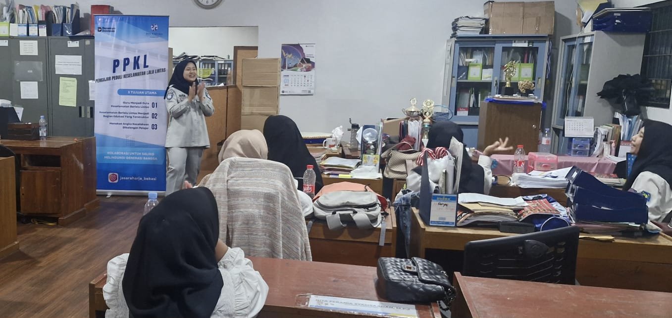  PT Jasa Raharja Gelar Program “Pengajar Peduli Keselamatan Lalu Lintas” di SMK Negeri 7 Jatiasih