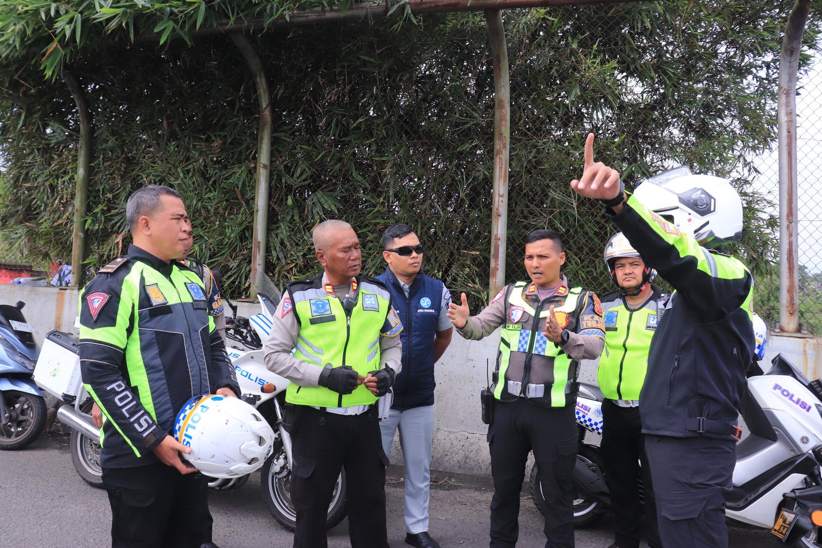 Jasa Raharja Cabang Sukabumi Dampingi Satlantas Polres Sukabumi  Survey Jalur Rawan Laka dan Macet, Hadirkan Alternatif Jalan Aman dan Lancar