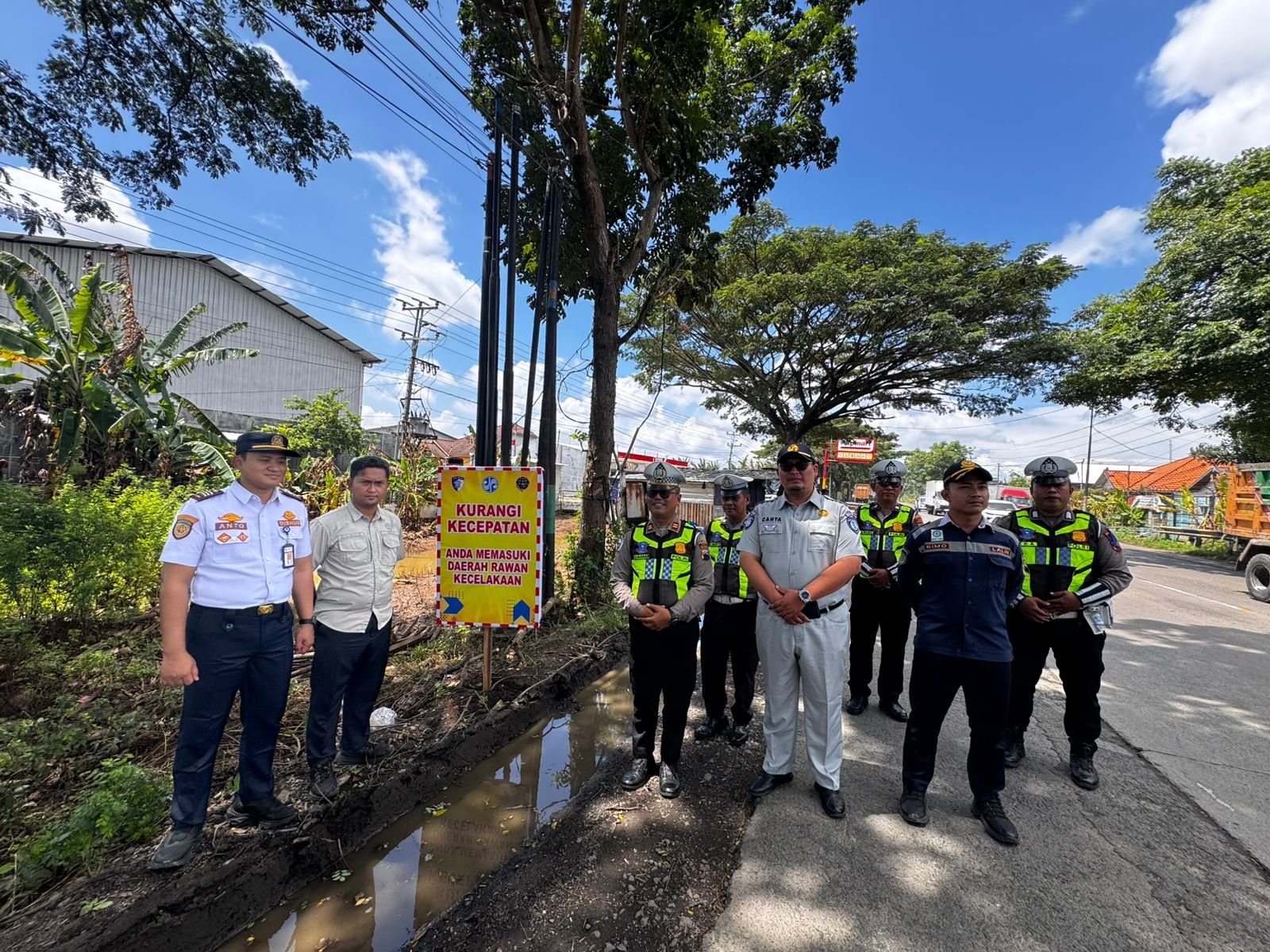 Jasa Raharja Cabang Pati Pasang Papan Himbauan Keselamatan Di Empat Titik Rawan Kecelakaan