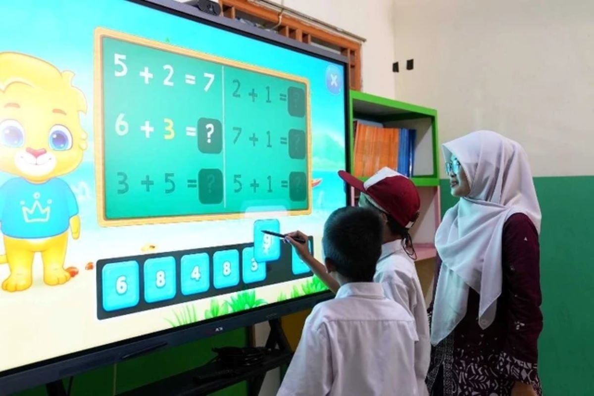 Pemerintah Distribusikan 280.000 TV Digital ke Sekolah di Seluruh Indonesia