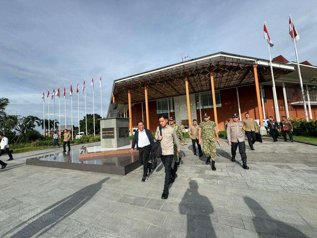 Gibran Pastikan Penanganan Pengungsi di Tegal Cepat dan Tepat Sasaran