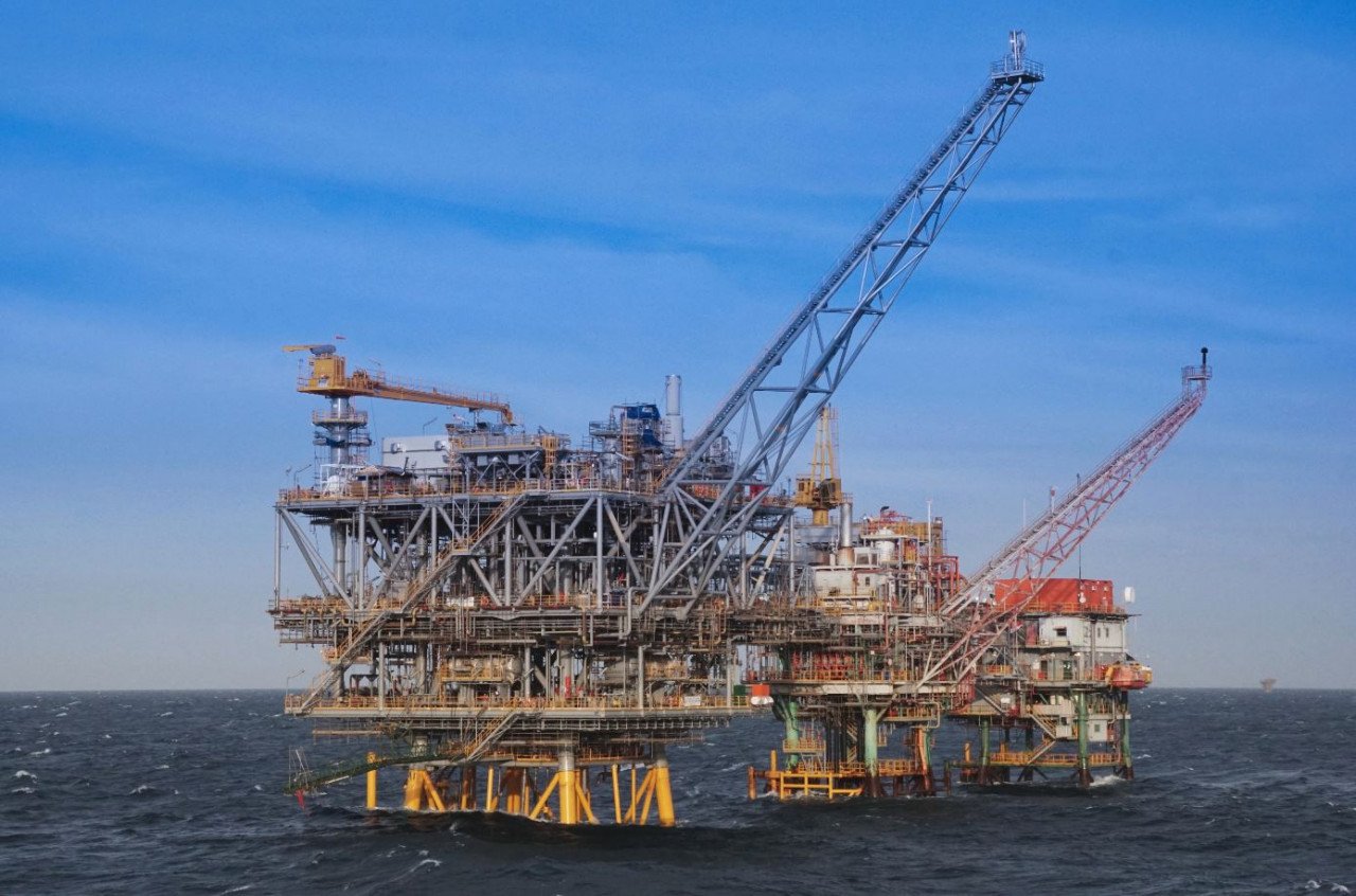 Harga Minyak Dunia Hari Ini 25 Februari 2026 Turun dari Level Tertinggi