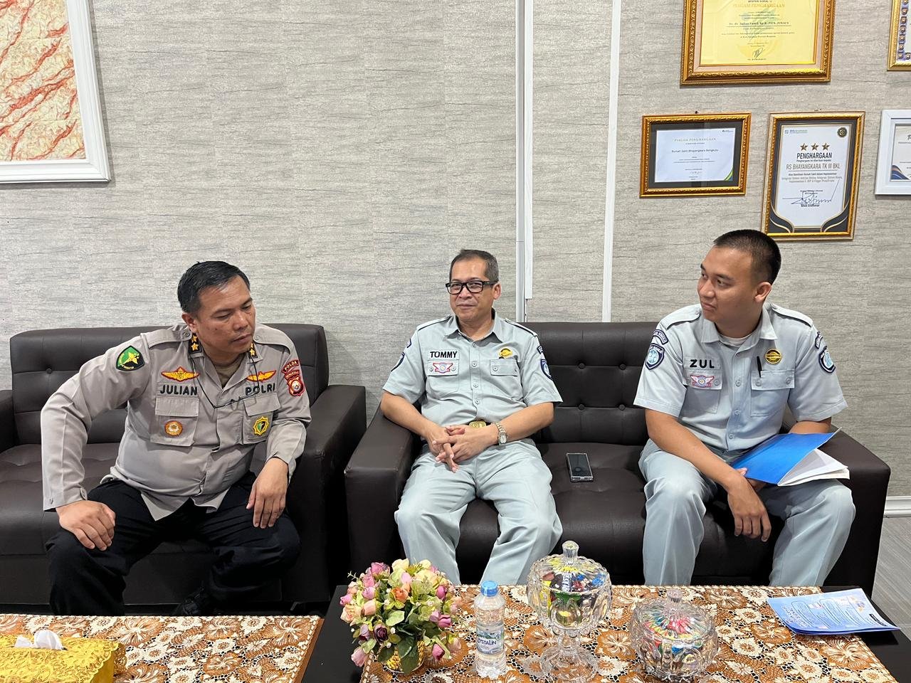 Perkuat Koordinasi Penanganan Korban Kecelakaan, Jasa Raharja Bengkulu Jalin Silaturahmi dengan Karumkit RS Bhayangkara Polda Bengkulu