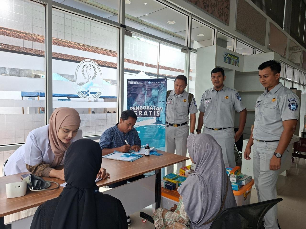 Dukung Layanan Pascalebaran, Jasa Raharja Indramayu Gelar Pengobatan Gratis di Samsat Haurgeulis