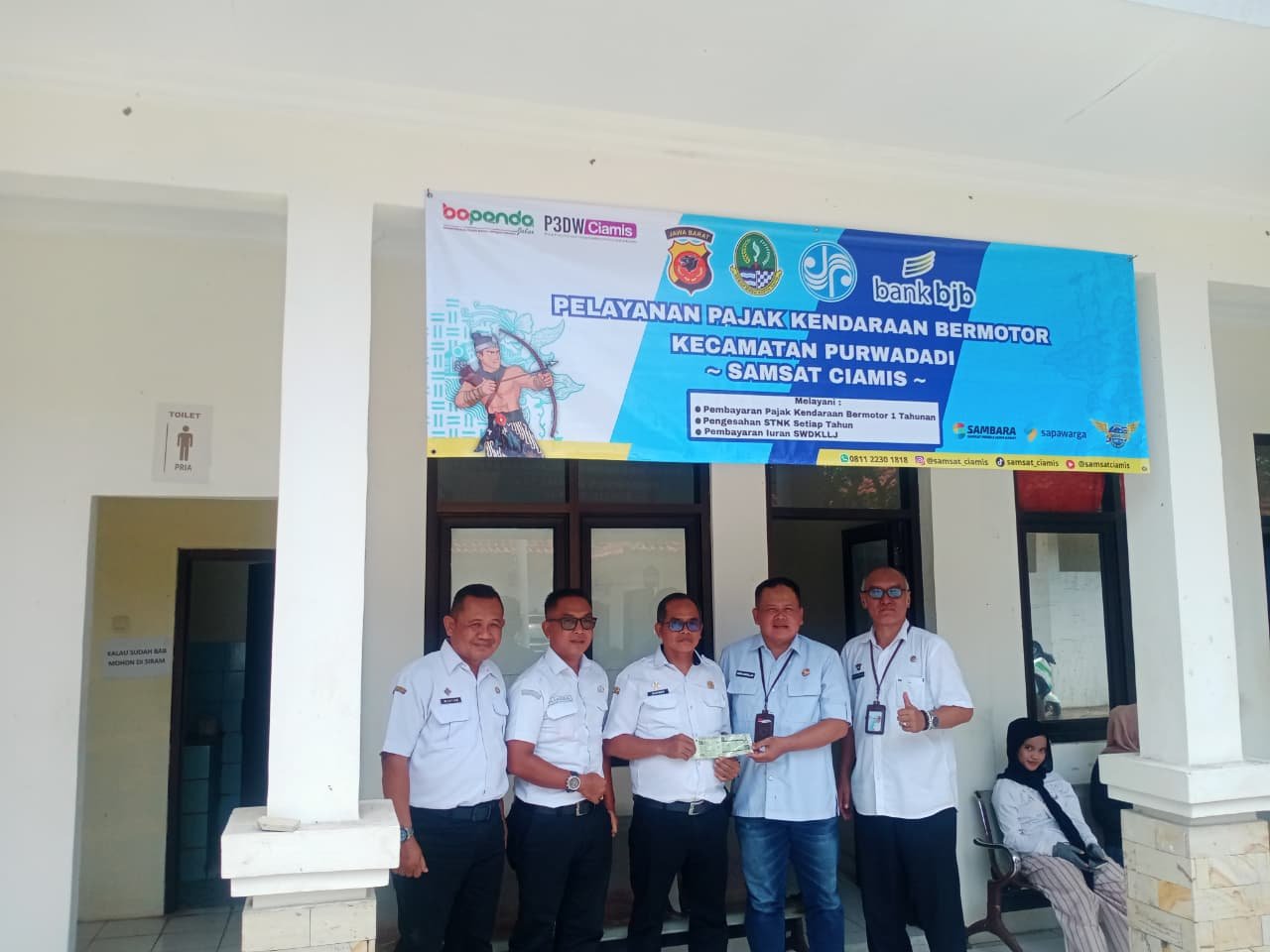 Penanggung Jawab Samsat Ciamis Bersama Kepala P3D Wilayah Kabupaten Ciamis Hadiri Pembukaan Loket Pelayanan Samsat Keliling di Kelurahan Purwadadi