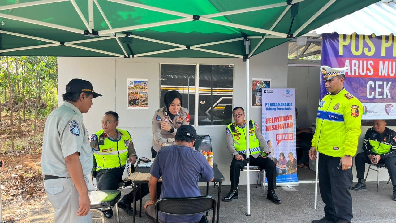 Jasa Raharja Purwakarta Kolaborasi dengan Korlantas Polri dan Polres Purwakarta Gelar Pemeriksaan Kesehatan Pengemudi dalam Ramp Check Arus Mudik 2026