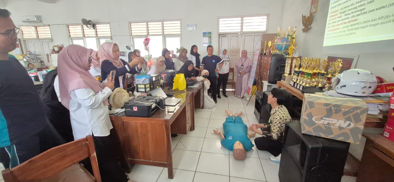 Jasa Raharja Karawang Gelar Pelatihan PPGD di SMPN 1 Telagasari, Tingkatkan Kesiapsiagaan Penanganan Kecelakaan