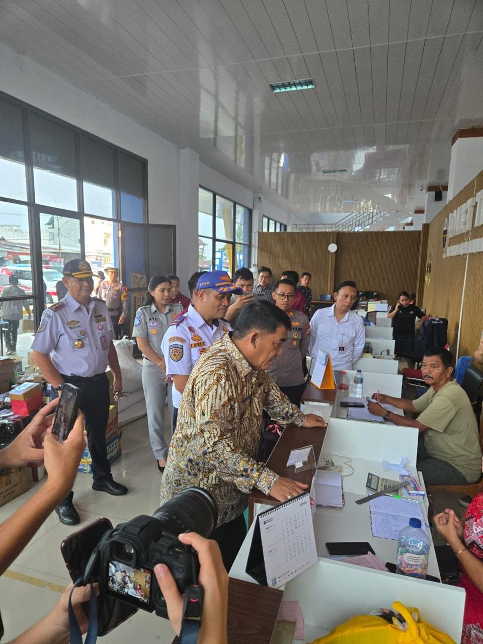 Peninjauan kesiapan terminal malalayang dalam menghadapi periode angkutan lebaran 1447 H Tahun 2026 oleh Gubernur Sulawesi Utara bersama Jasa Raharja