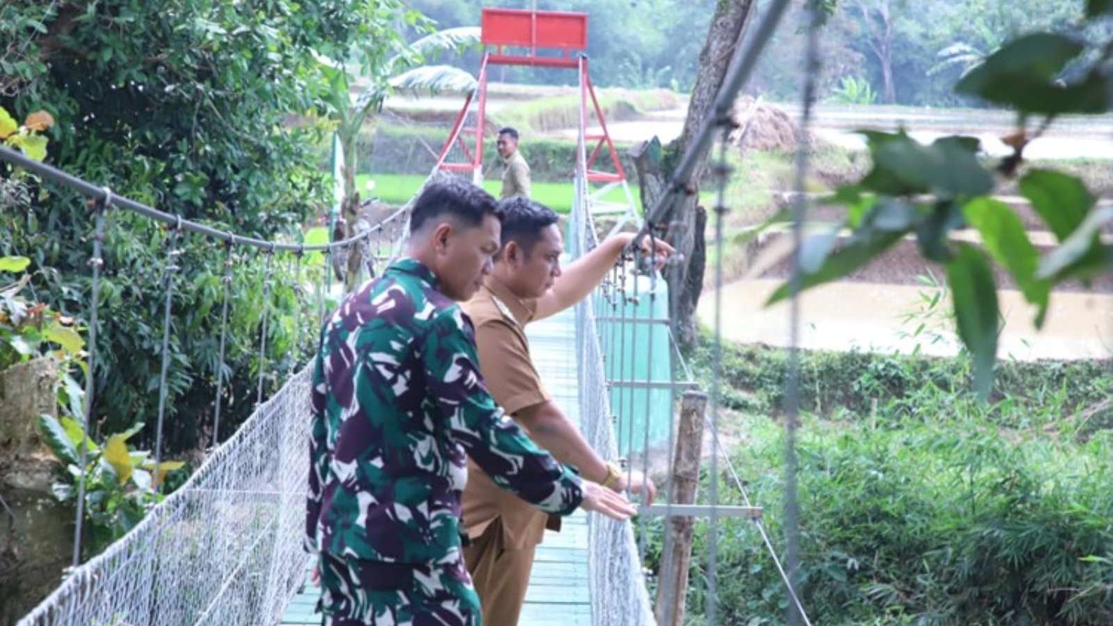 Warga Serang Baru-Setu Kini Lebih Mudah Akses Berkat Jembatan Gantung Garuda
