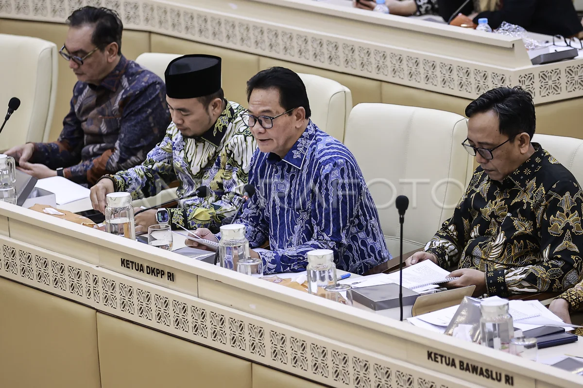 Raker Komisi II DPR: KPU, Bawaslu, DKPP Paparkan Program Kerja 2026