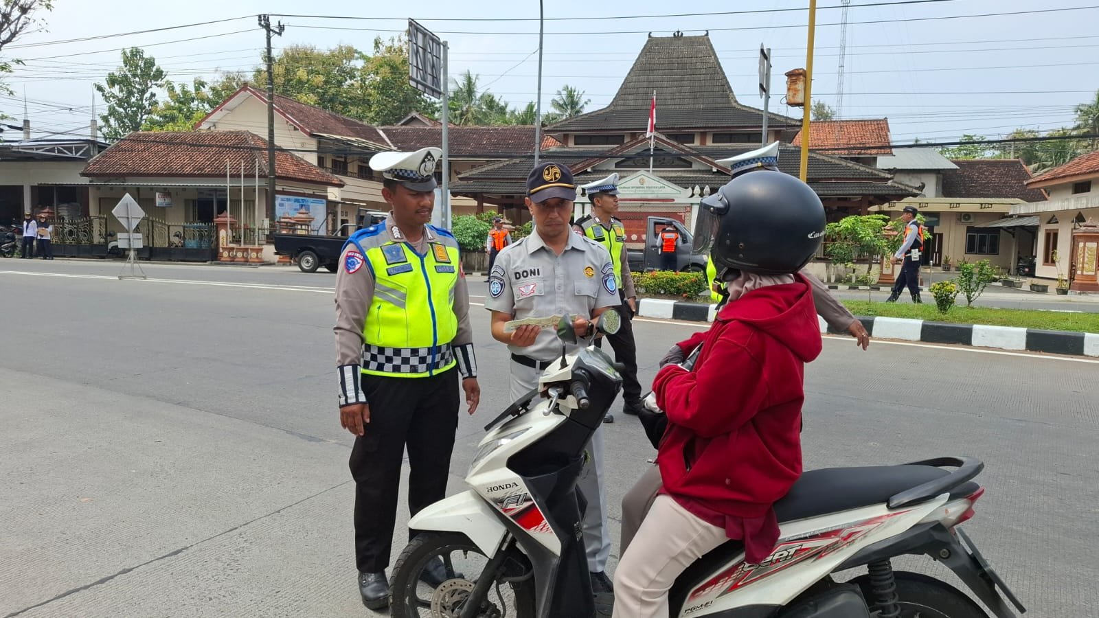Tingkatkan Kepatuhan, Operasi Gakum di Srandakan Sasar Pengendara di Jalur Strategis 