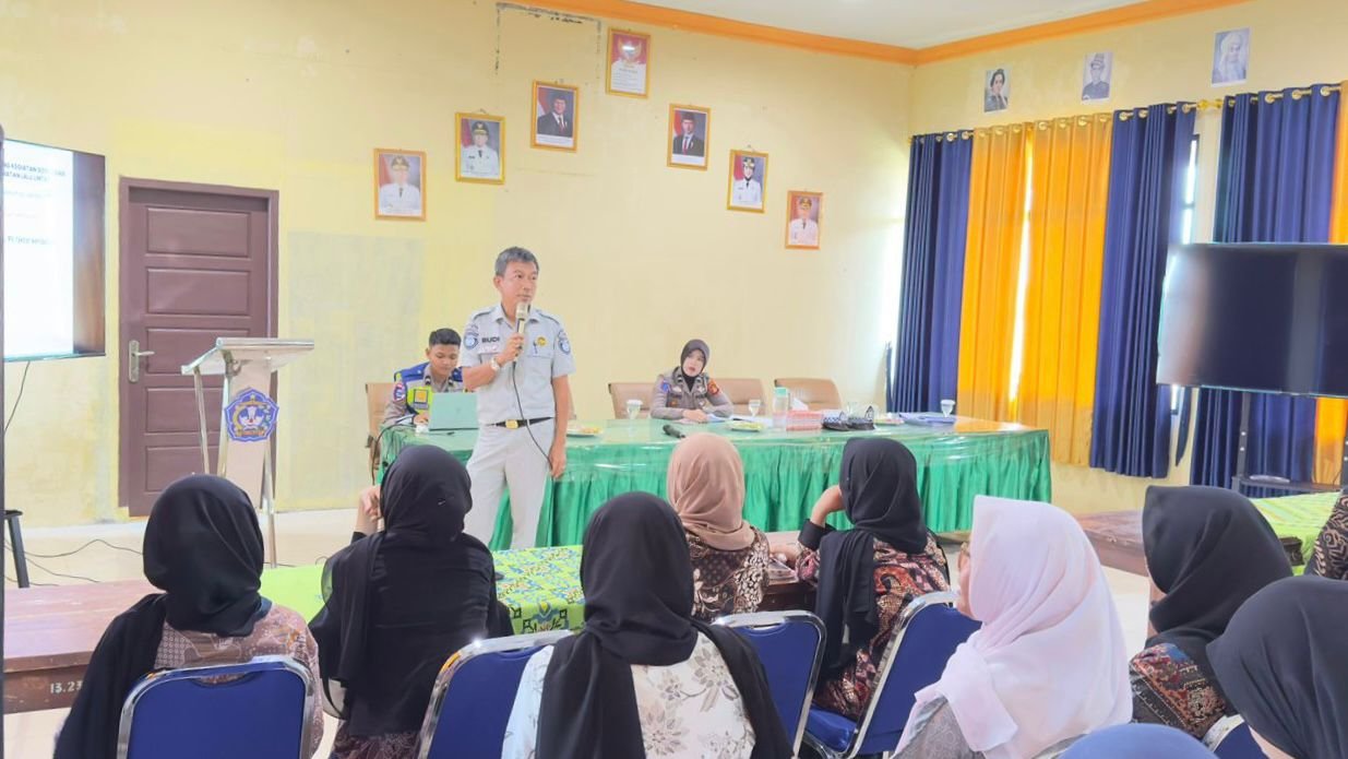 Tingkatkan Kesadaran Pelajar, Jasa Raharja Cabang Kotabumi Gelar Edukasi Keselamatan Lalu Lintas di SMAN 1 Tumijajar