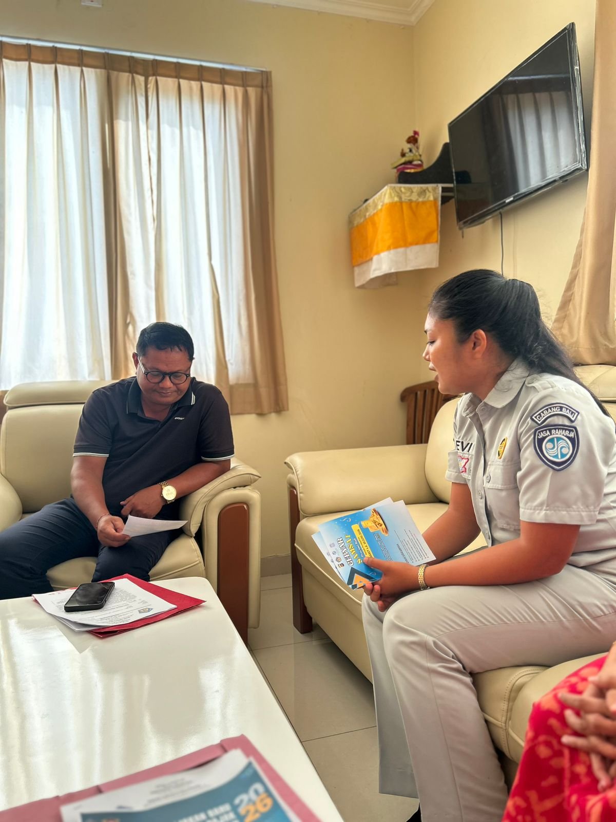 Samsat Gerai Kuta Selatan Sosialisasikan Pergub 53 dan Program Gebyar Emas di Kelurahan  Jimbaran dan Kedonganan