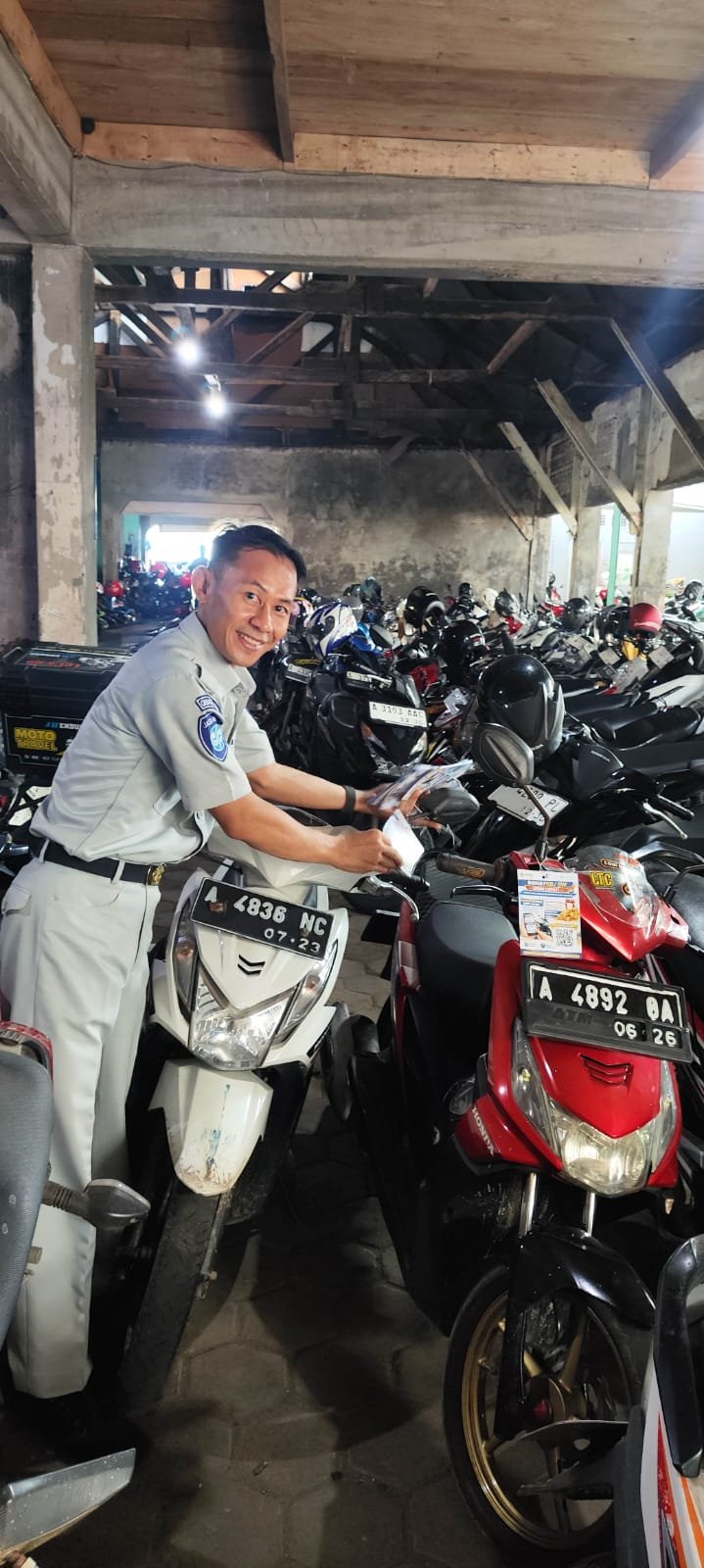 Jasa Raharja Kanwil Banten Bersama Bapenda Kabupaten Lebak Laksanakan Penyebaran Flyer di Titik Strategis