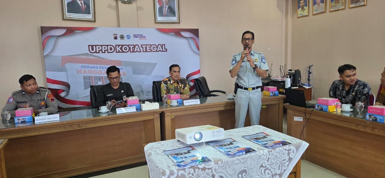 Tim Pembina Samsat Kota Tegal Gelar Sosialisasi Kepatuhan Pajak Kendaraan dan Penandatanganan Perjanjian Kerja Sama Pembayaran Pajak Kendaraan Bermotor Melalui Program Samsat Budiman Bersama KKMP