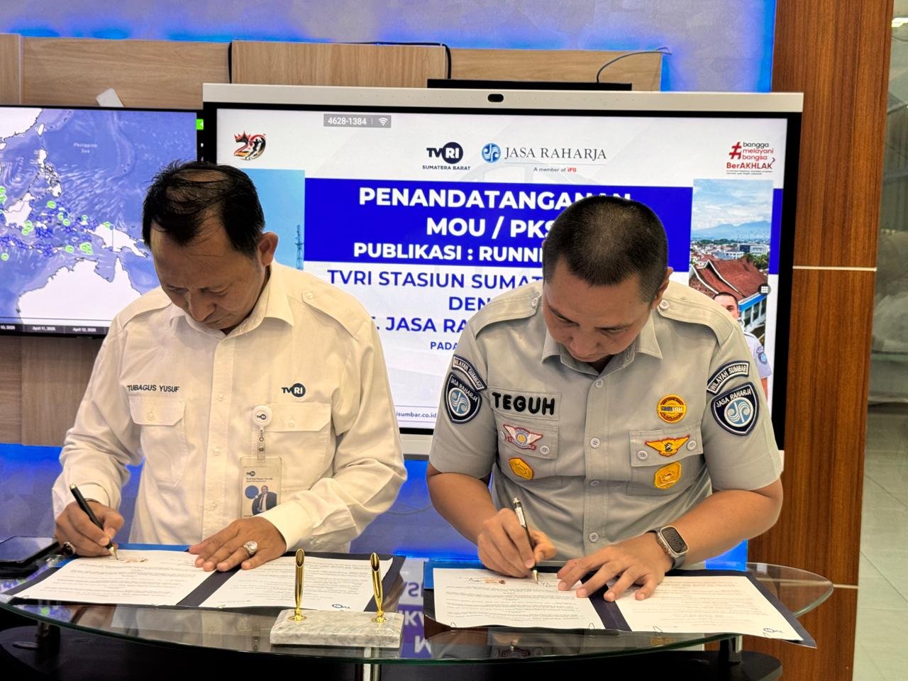 Jasa Raharja Sumbar dan TVRI Sumatera Barat Teken PKS dan Komitmen Bersama Tingkatkan Kepatuhan Pajak Kendaraan dan Keselamatan Lalu Lintas