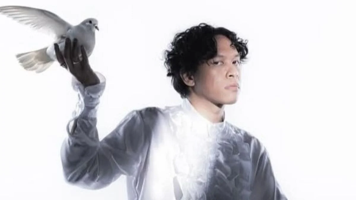 Hindia Bawa “Menari dengan Bayangan” ke Layar Lebar, Edwin Jadi Sutradara