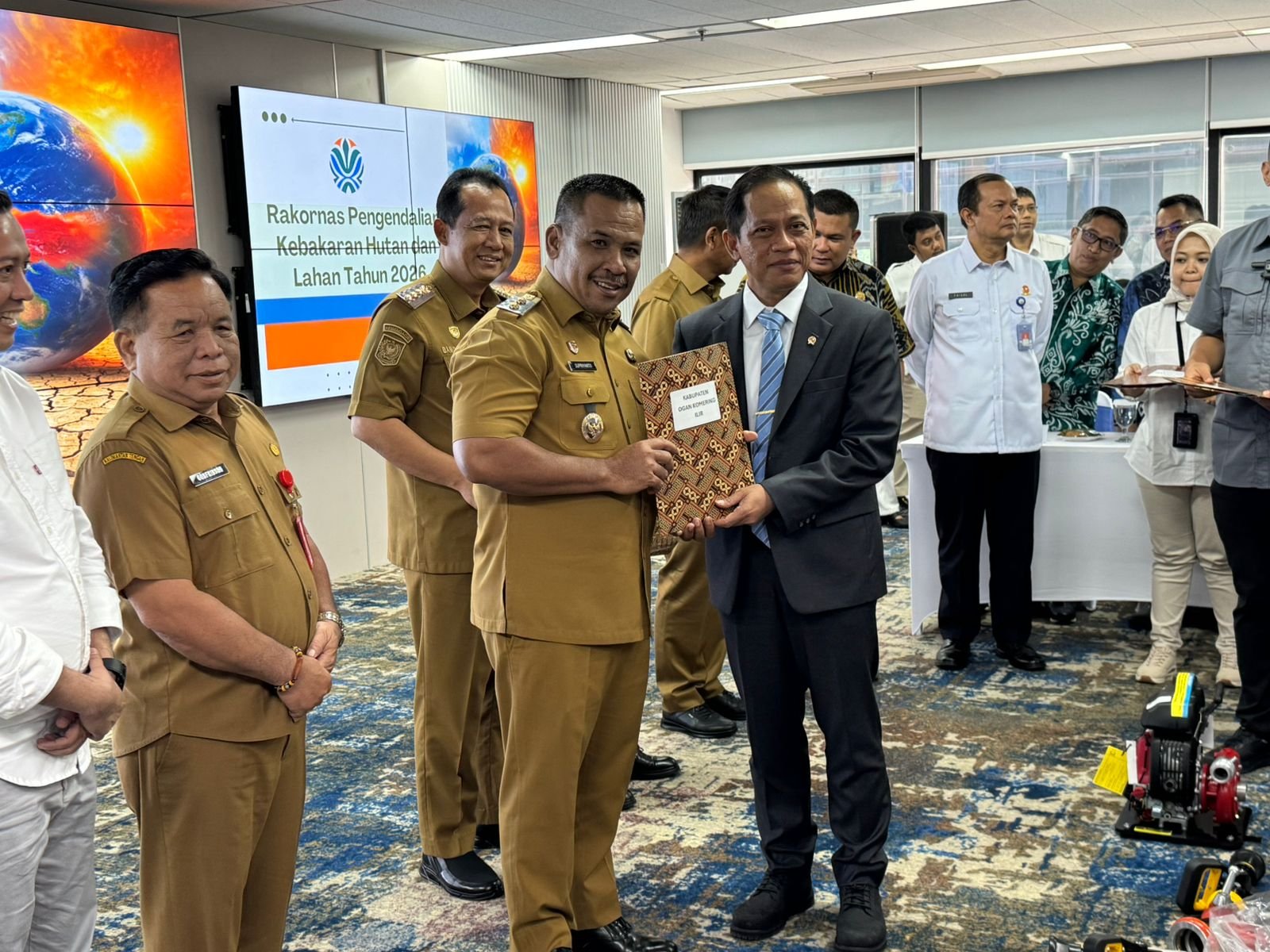 Hadapi Musim Kering, OKI Perkuat Pengendalian Karhutla dengan Bantuan Alat