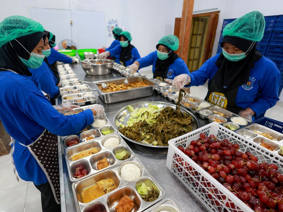 Efisiensi Imbas Perang, Pemerintah Sesuaikan Program MBG