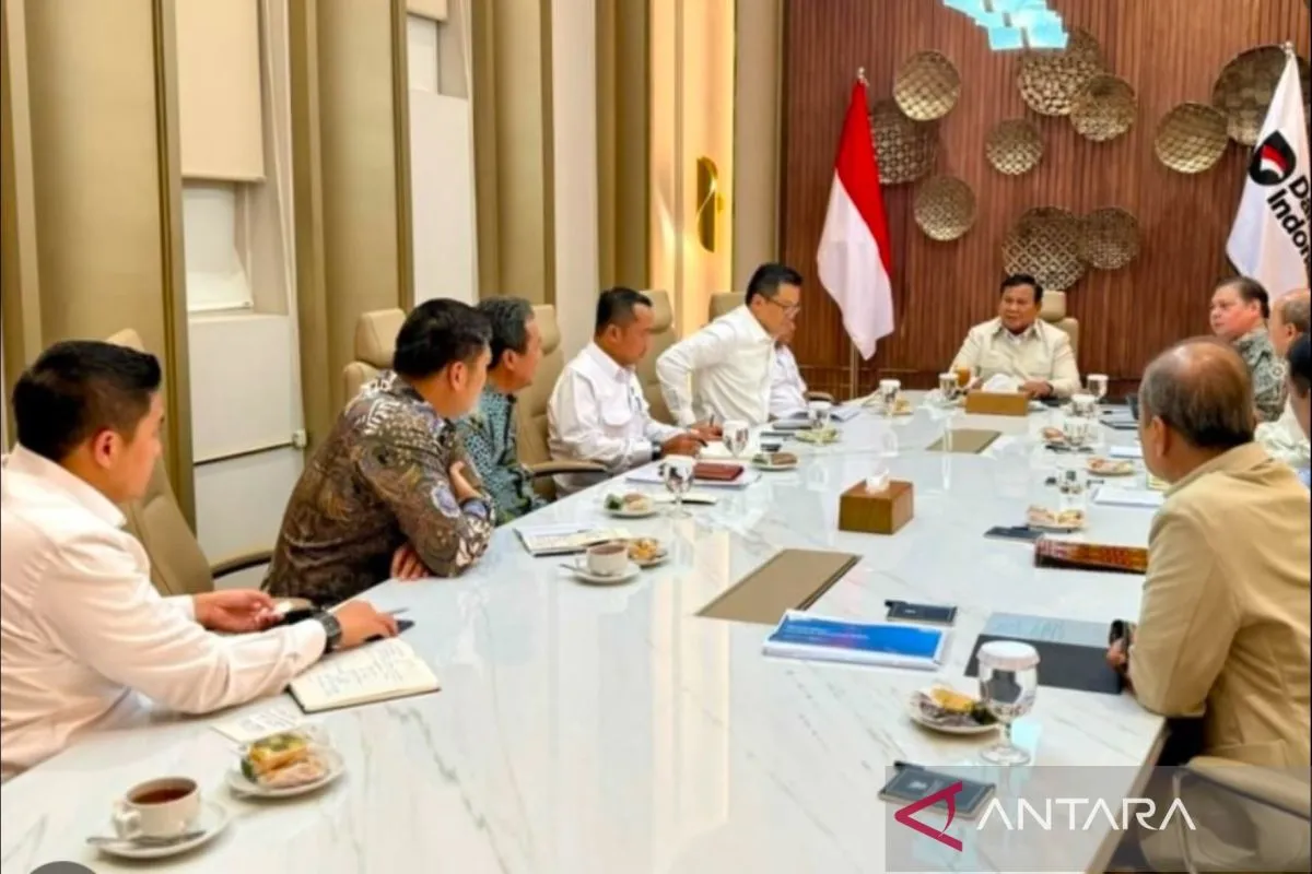 Presiden Prabowo Pimpin Ratas Bahas Hilirisasi dan Waste to Energy di Wisma Danantara
