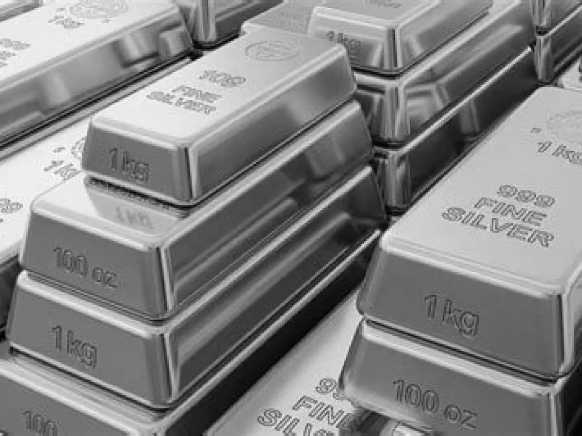 Perak Antam Melemah, Harga Terbaru Sentuh Rp49.550 per Gram