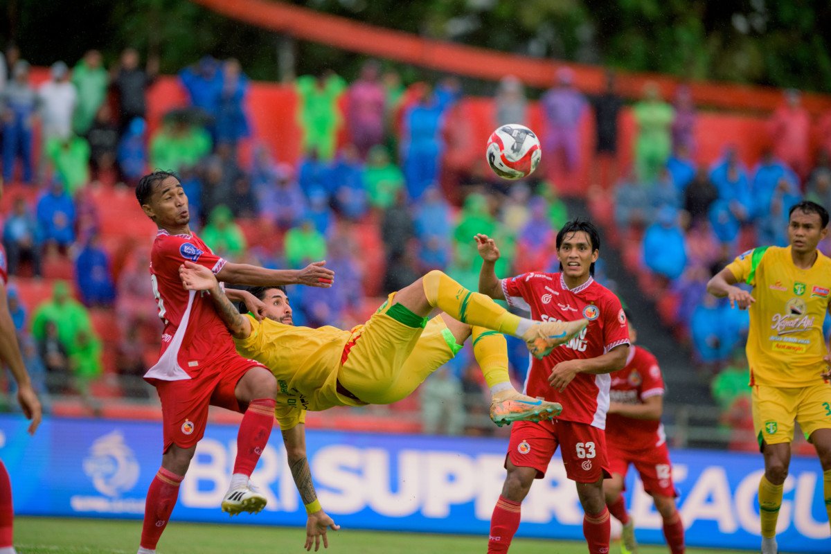 Bruno Paraiba Hattrick, Persebaya Gilas Semen Padang Tujuh Gol Tanpa Balas