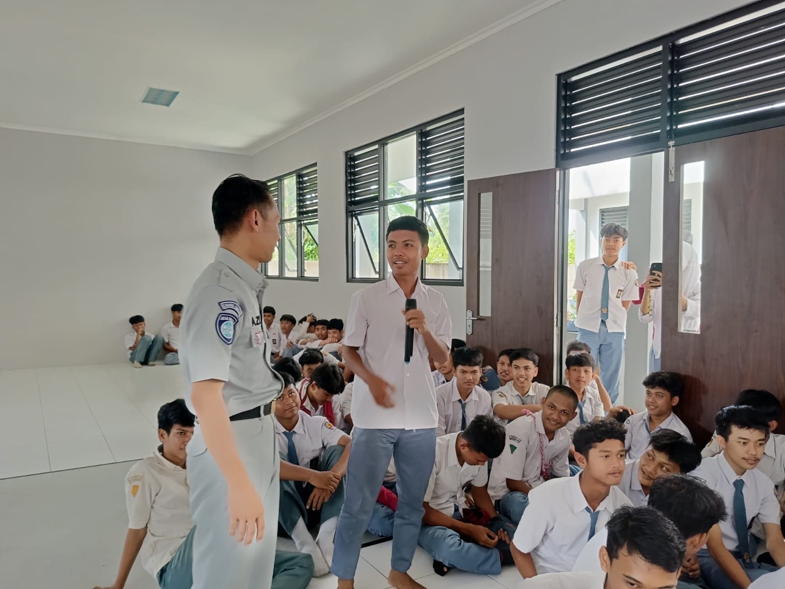 Jasa Raharja Kanwil Banten Gelar Sosialisasi Kanal Digital Pajak dan Edukasi Keselamatan Lalu Lintas di SMA Negeri 4 Rangkasbitung