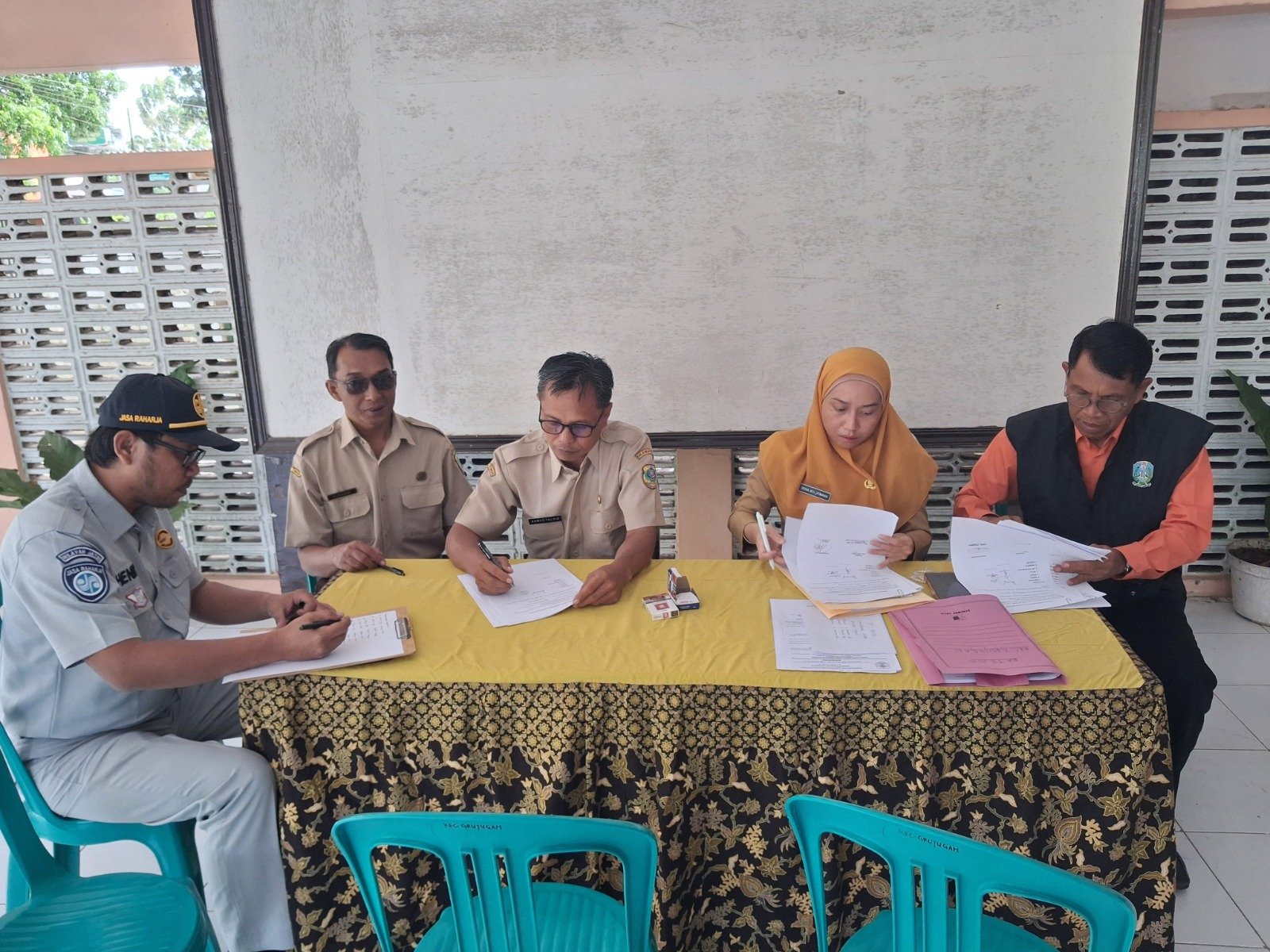 Optimalkan Penataan Aset Daerah, Tim Pembina Samsat Bondowoso Gelar Apel ‘Plat Merah’ di Kecamatan Grujugan