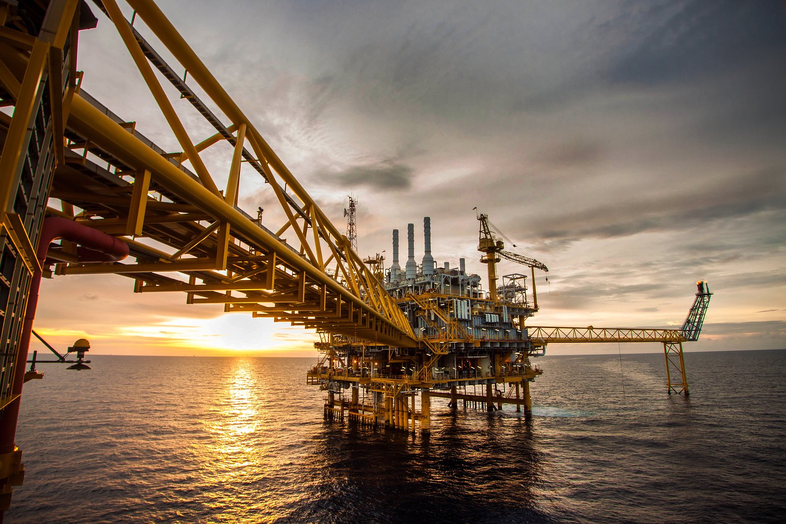 Pasar Energi Masih Dibayangi Konflik Timur Tengah Meski Harga Minyak Turun