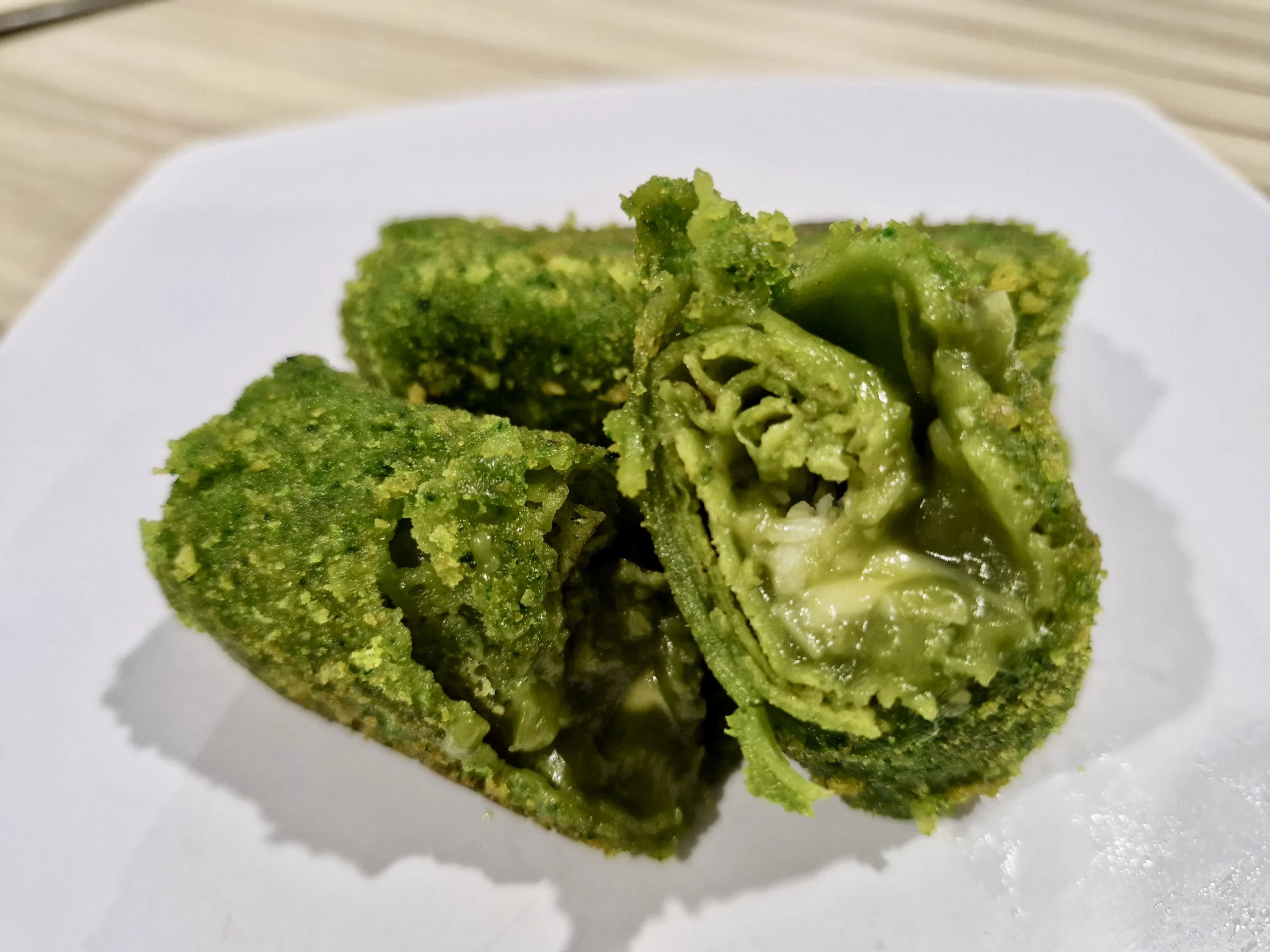 Viral! Risol Matcha Hijau Mencolok Ini Bikin Pecinta Kuliner Penasaran