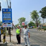Tekan Angka Kecelakaan, Papan Imbauan Keselamatan Dipasang di Titik Rawan Laka Jaten dan Colomadu