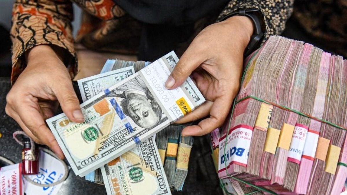 Kurs Rupiah Hari Ini Turun 32 Poin, Dolar AS Sentuh Rp17.883