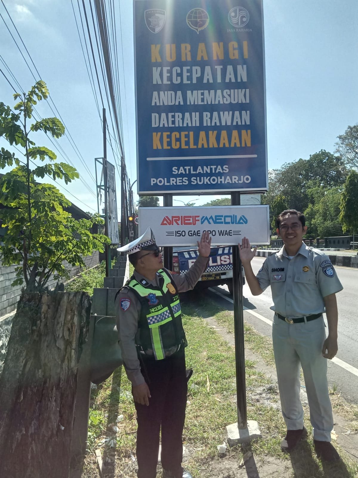 Kolaborasi Jasa Raharja dan Satlantas Sukoharjo Tingkatkan Kesadaran Berlalu Lintas melalui Papan Himbauan Keselamatan Kolaborasi Jasa Raharja dan Satlantas Sukoharjo Tingkatkan Kesadaran Berlalu Lintas melalui Papan Himbauan Keselamatan