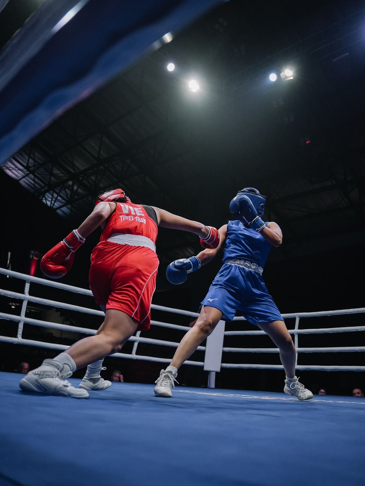 Taklukkan Petinju Singapura, Fredrik Jaga Asa Indonesia di Asian Boxing 2026