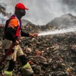 Kebakaran TPA Jatiwaringin Baru Padam 30 Persen, Aktivitas Buang Sampah Tetap Berjalan