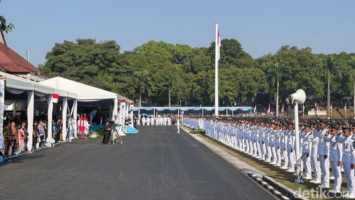 Prabowo Pimpin Pelantikan 1.204 Lulusan IPDN Angkatan XXXIII di Jatinangor