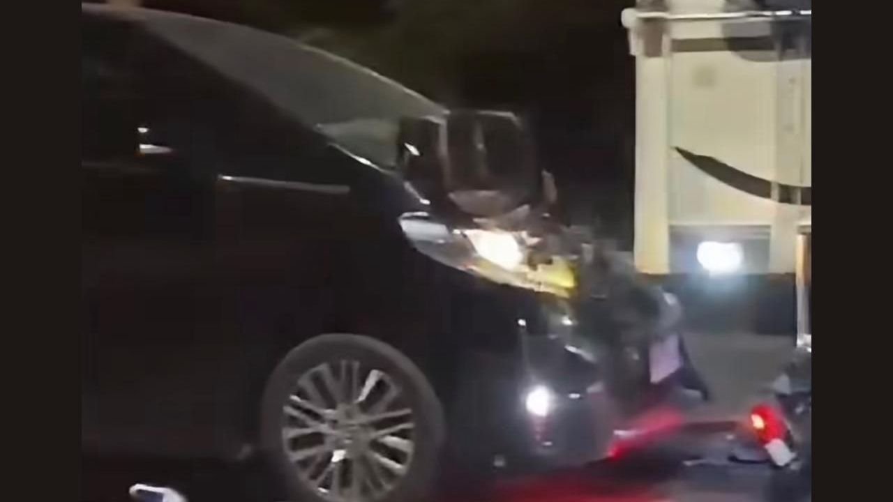 Mobil Alphard Kiai Anwar Zahid Tertabrak Truk di Bojonegoro, Begini Kondisinya