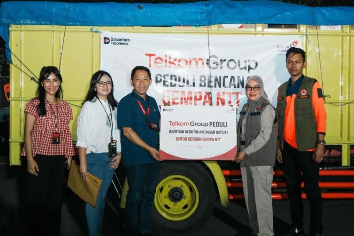 TelkomGroup Distribusikan 3,65 Ton Logistik bagi Korban Gempa di NTT