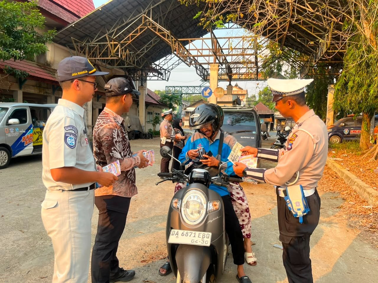 Perkuat Upaya Pencegahan Kecelakaan, FLLAJ HST Bersama Jasa Raharja Gelar Sosialisasi Keselamatan kepada Pengguna Jalan