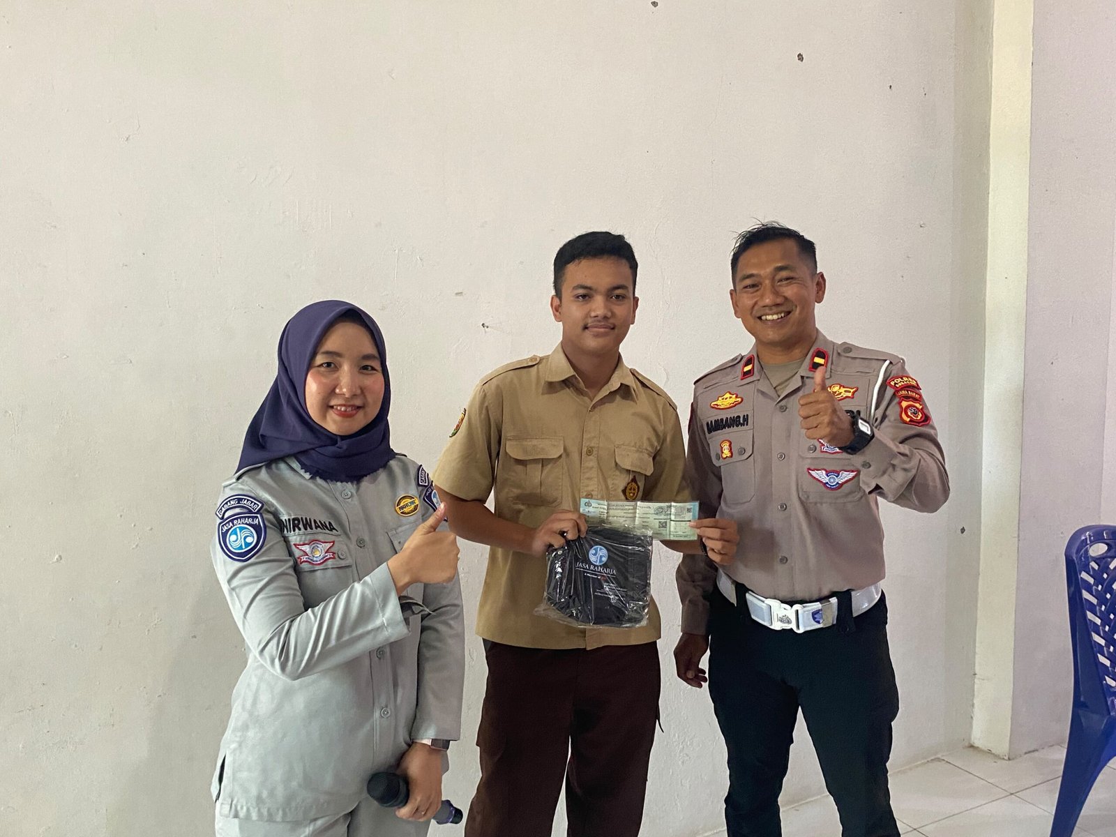 Jasa Raharja Sukabumi dan Satlantas Polres Sukabumi Edukasi Keselamatan Berlalu Lintas kepada Pelajar SMK Doa Bangsa